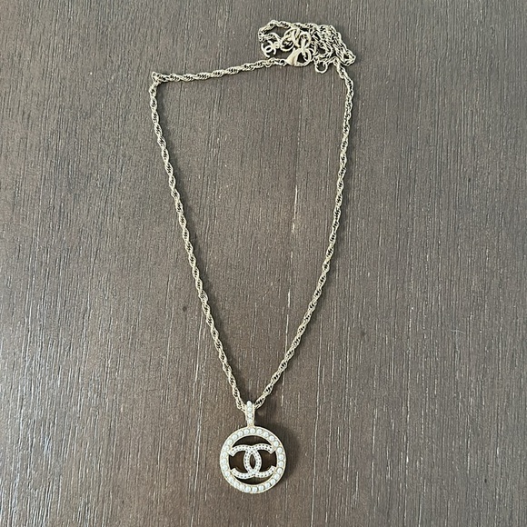 Chanel gold&pearl CC pendant necklace - Picture 4 of 10